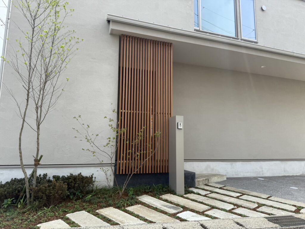 『千葉市　外構施工例』都会の中の柔らかな繋ぎ